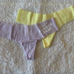 VS PINK Set 2 Seamless Thong Panty Small